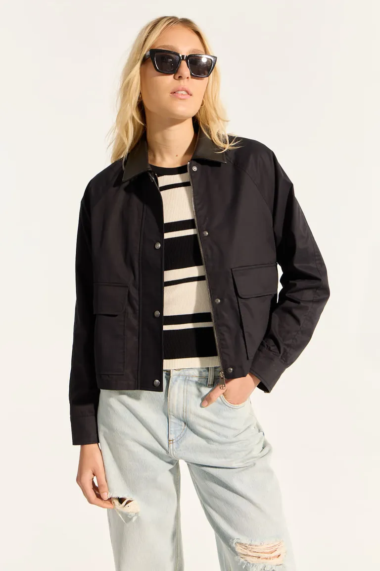 Chaqueta negra de diseño moderno y versatil para mujer de Portsaid en Chaquetas para argentina