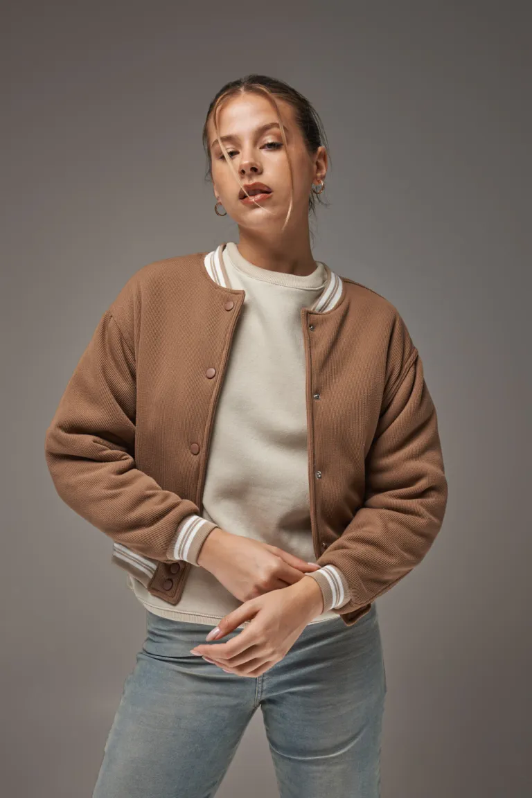 Chaqueta de Mujer de Tonos Cálidos y Diseño Versátil para Looks Casuales y Elegantes de Apricot en Chaquetas para argentina