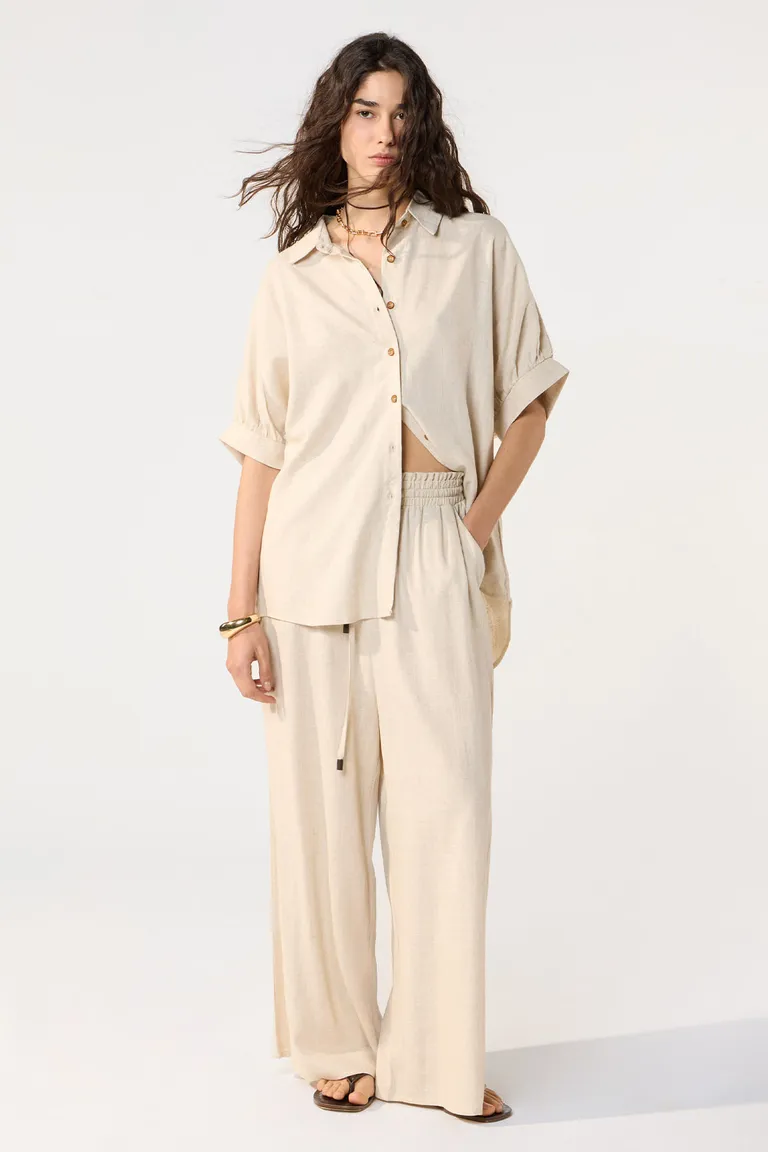 Pantalón palazzo de tiro alto y cintura elastizada con bolsillos laterales de Cuesta Blanca en Pantalones para argentina