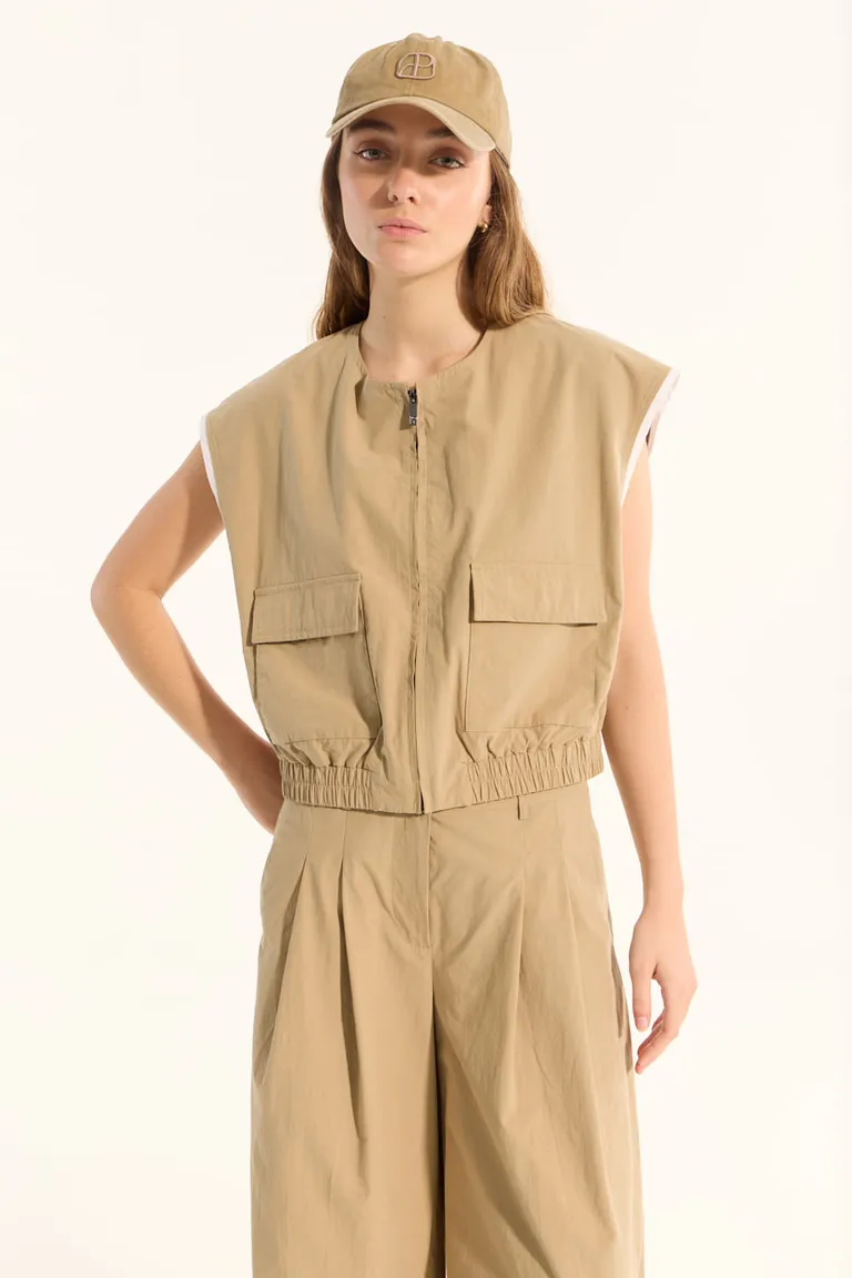 Chaleco de poplin algodón con cierre y bolsillos - Prenda versátil y elegante para el día a día de Portsaid en Chalecos para argentina