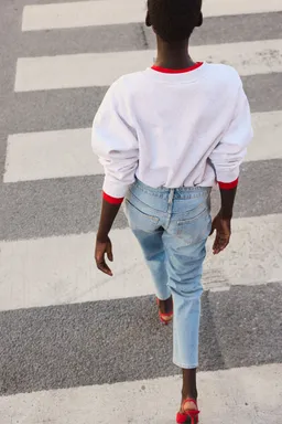 Jeans mom tiro alto de H&M en Pantalones para argentina