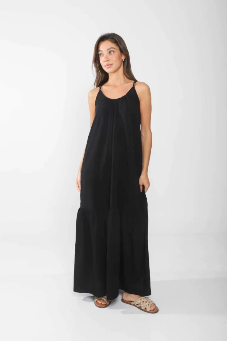 Vestido de satén negro con escote profundo en la espalda y tirantes regulables de Belle en Vestidos para argentina