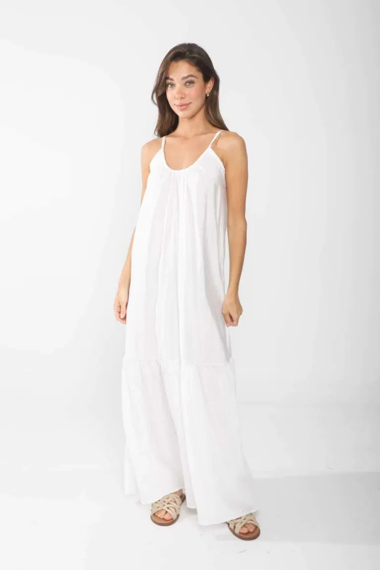 Vestido de satén negro con escote profundo en la espalda y tirantes regulables de Belle en Vestidos para argentina