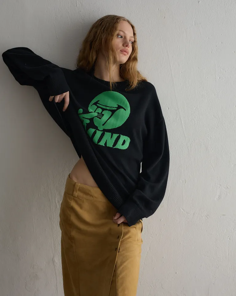 Sweater oversize con diseño jacquard en color negro de Ay Not Dead en Buzos y Sweaters para argentina