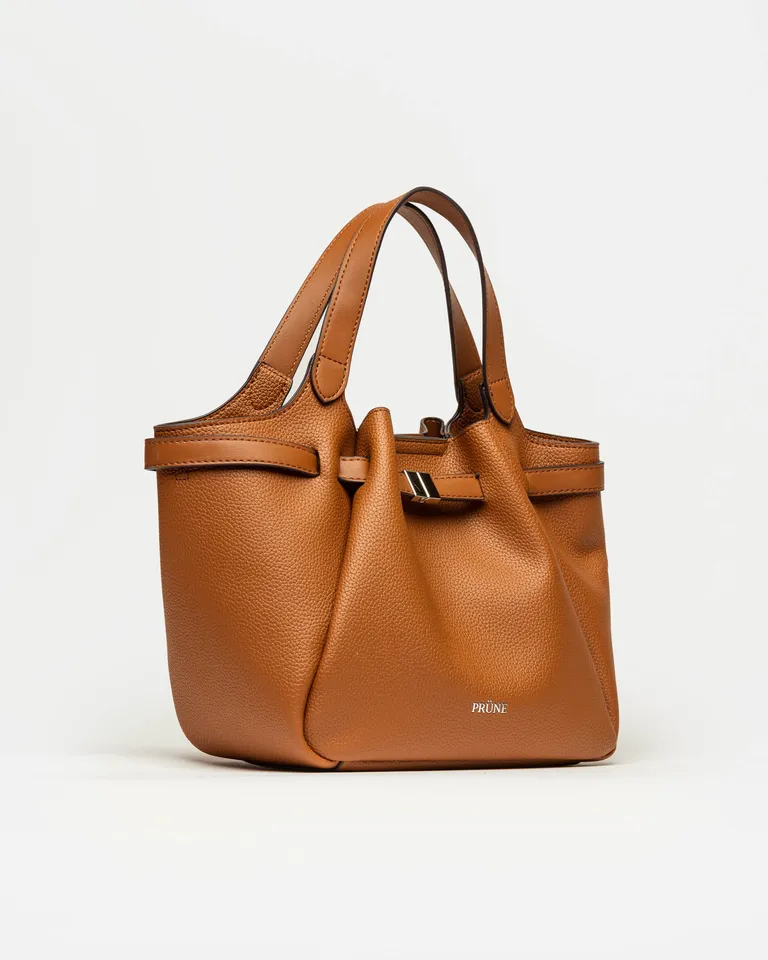 Cartera de mano con cierre magnético hebilla frontal y doble manija reforzada de Prüne en Bolsos y Carteras para argentina