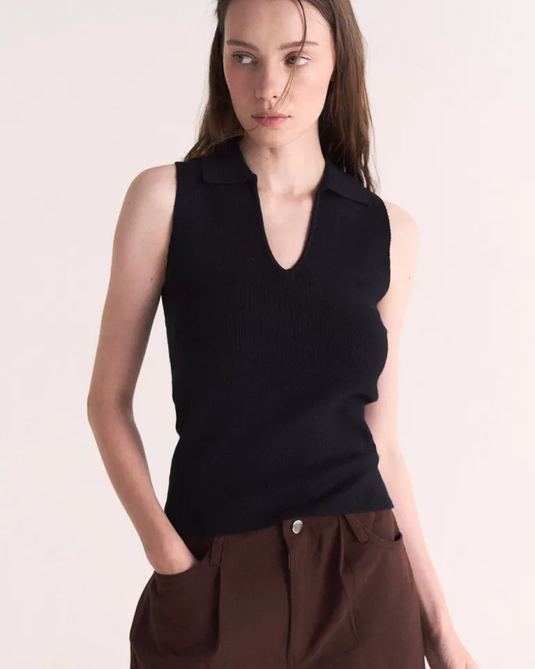 Musculosa básica con escote V diseño clásico premium de Sky en Tops para argentina