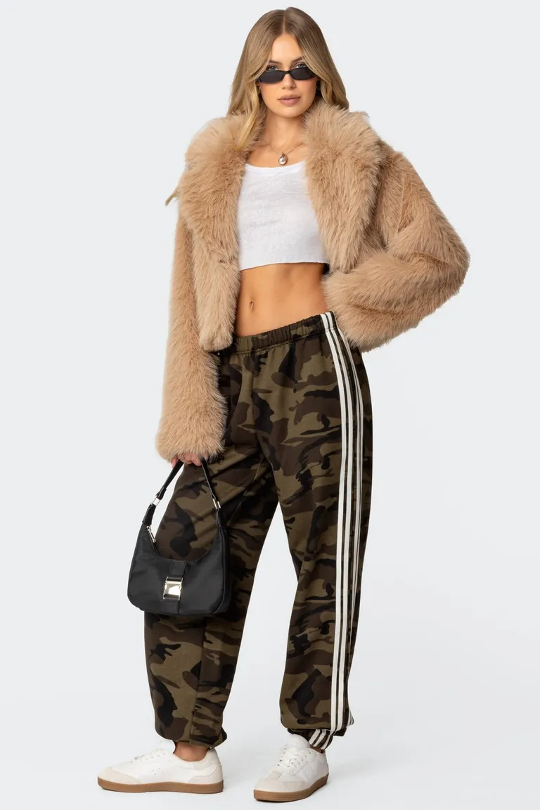Pantalón camuflado rayas contrastantes de Edikted en Pantalones para argentina