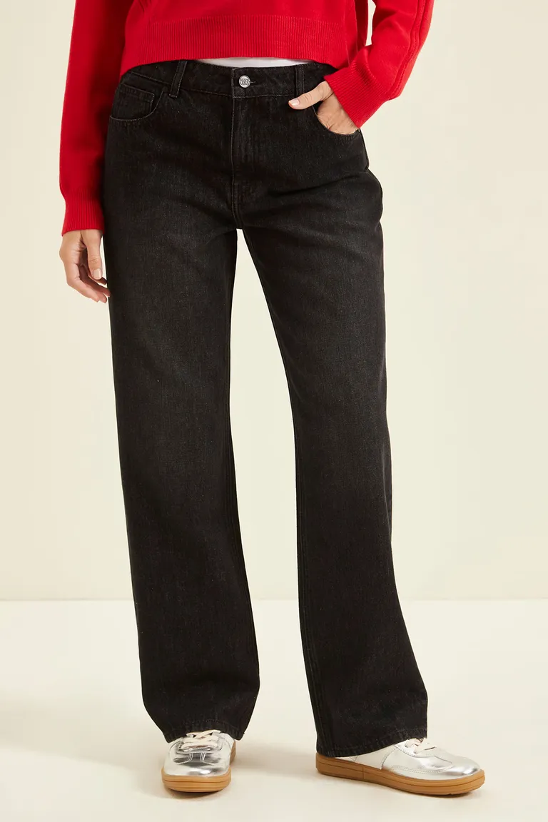 Pantalón de jean con corte recto y tiro medio de cinco bolsillos de Cuesta Blanca en Pantalones para argentina