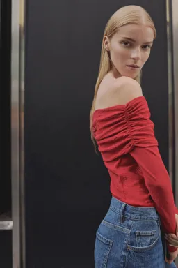 Blusa hombros descubierto de Mango en Blusas para argentina