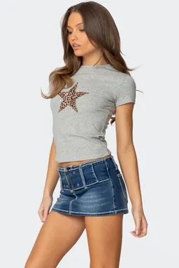 Narla remera estrella leopardo de Edikted en Remeras para argentina