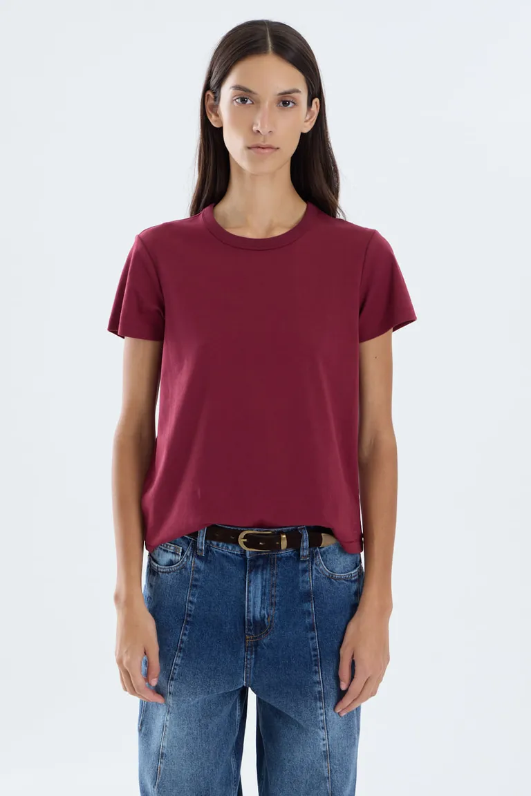 Remera de calce regular con mangas cortas y cuello redondo clásico para mujer de Portsaid en Remeras para argentina