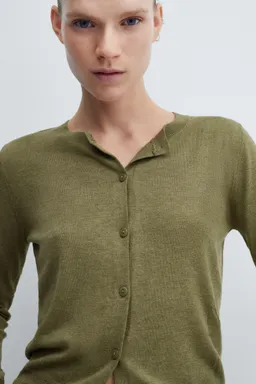 Cárdigan tejido botones de Mango en Buzos y Sweaters para argentina