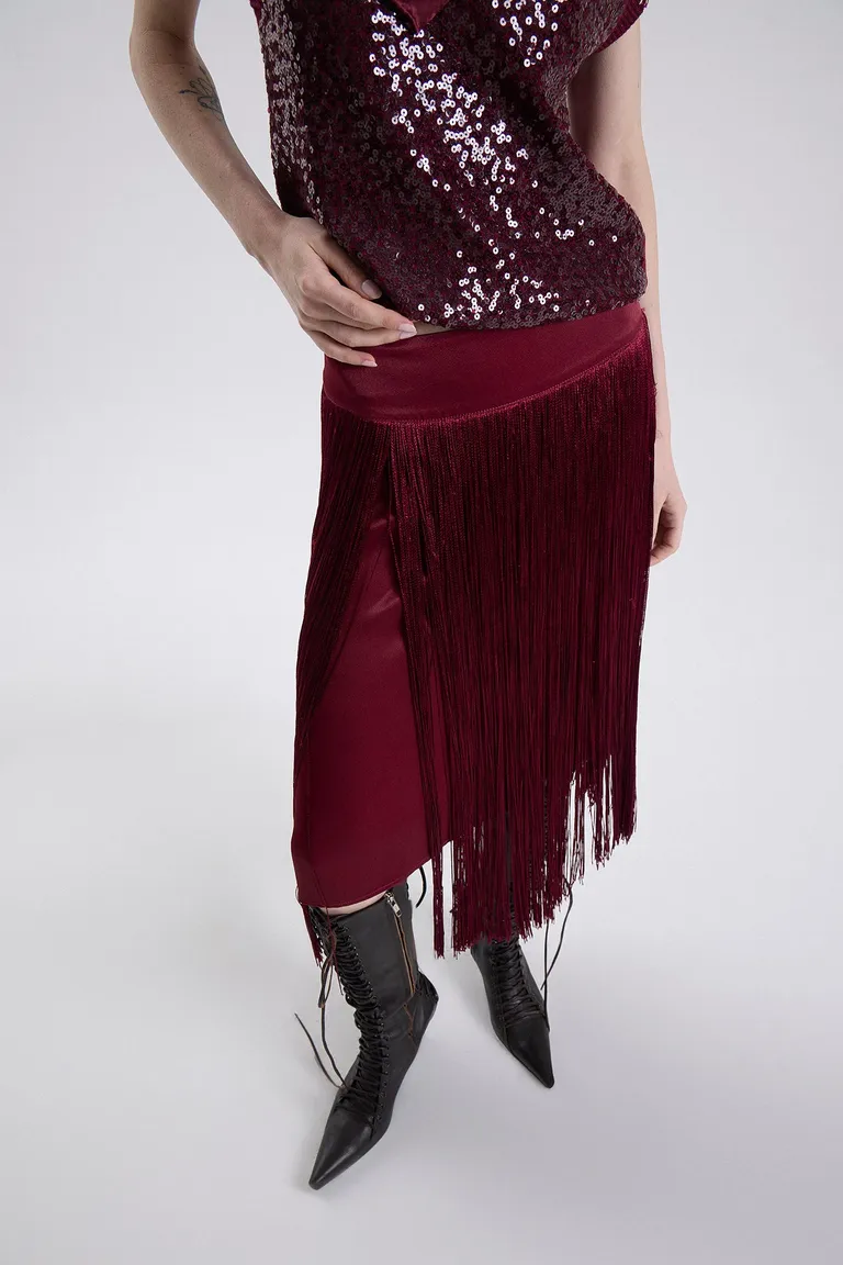 Pollera midi con flecos largos y caída fluida de diseño elegante para mujer de Maria Cher en Faldas para argentina