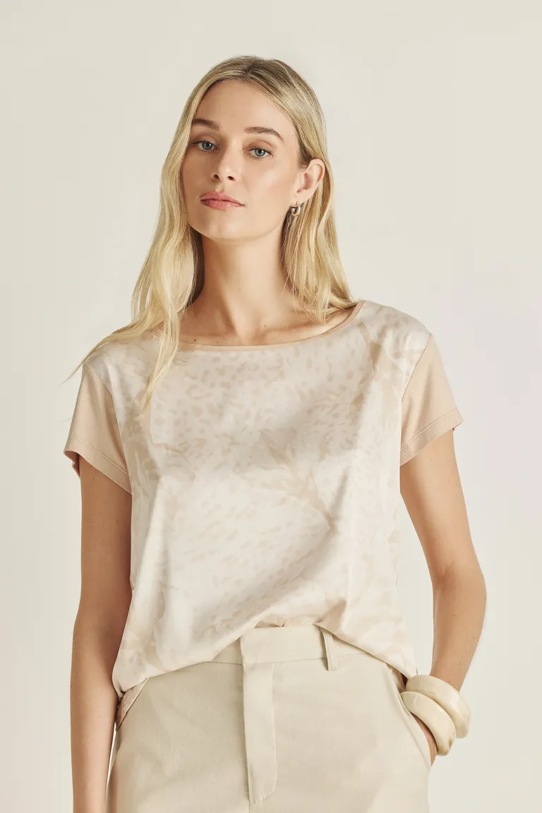Top de género satinado con diseño exclusivo y sofisticado para un estilo elegante de Tucci en Tops para argentina