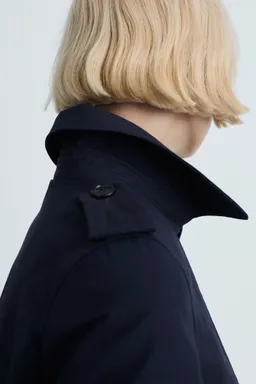 Trench clásico con cinturón de Mango en Chaquetas para argentina