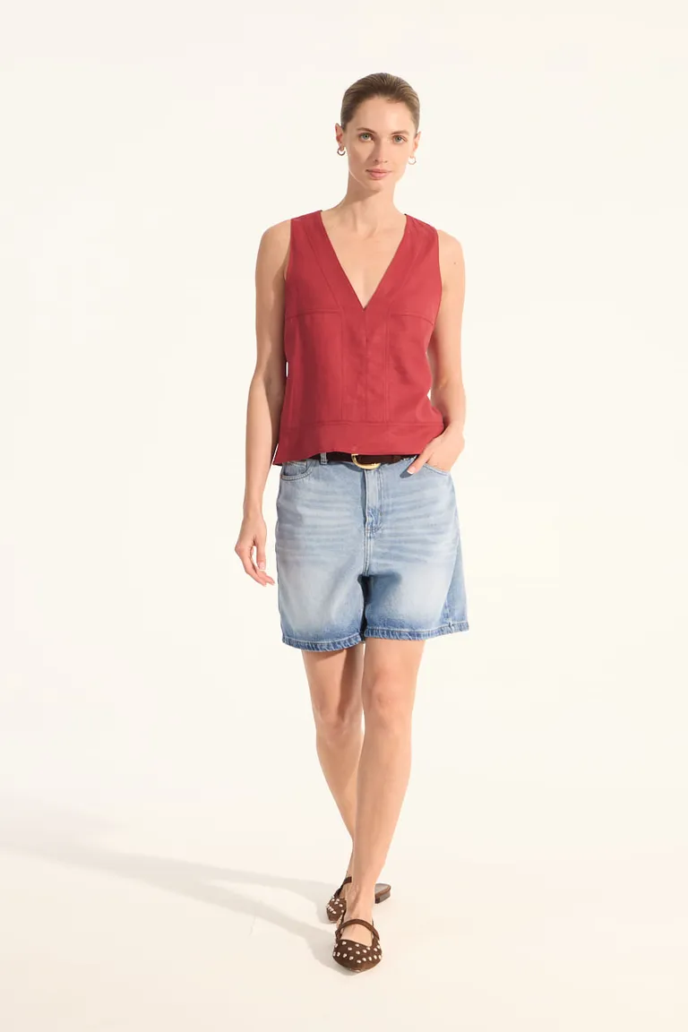 Top de lino sin mangas, escote en V, diseño modular y acabado con recortes y pespuntes de Portsaid en Tops para argentina