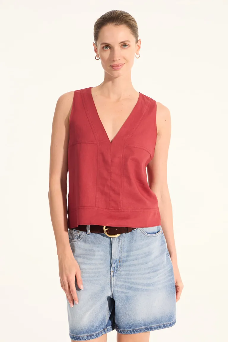 Top de lino sin mangas, escote en V, diseño modular y acabado con recortes y pespuntes de Portsaid en Tops para argentina