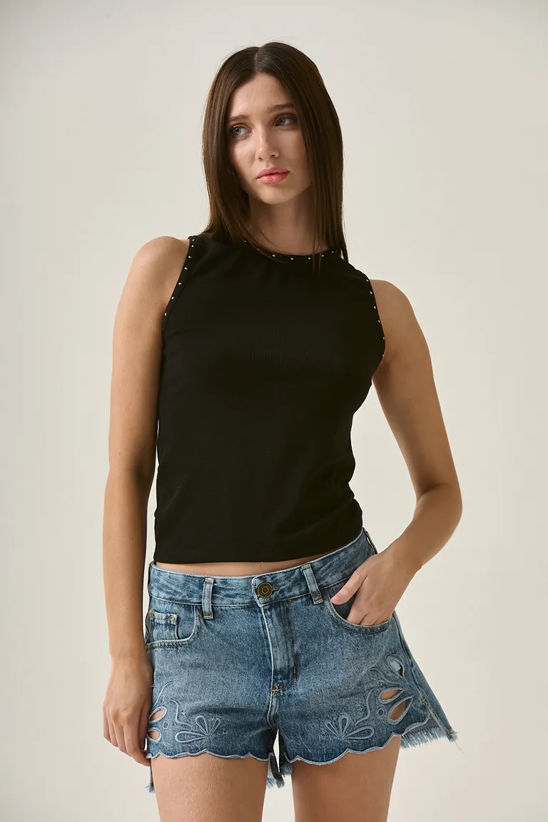 Musculosa negra de diseño con detalles de tachas metálicas de Sweet en Tops para argentina