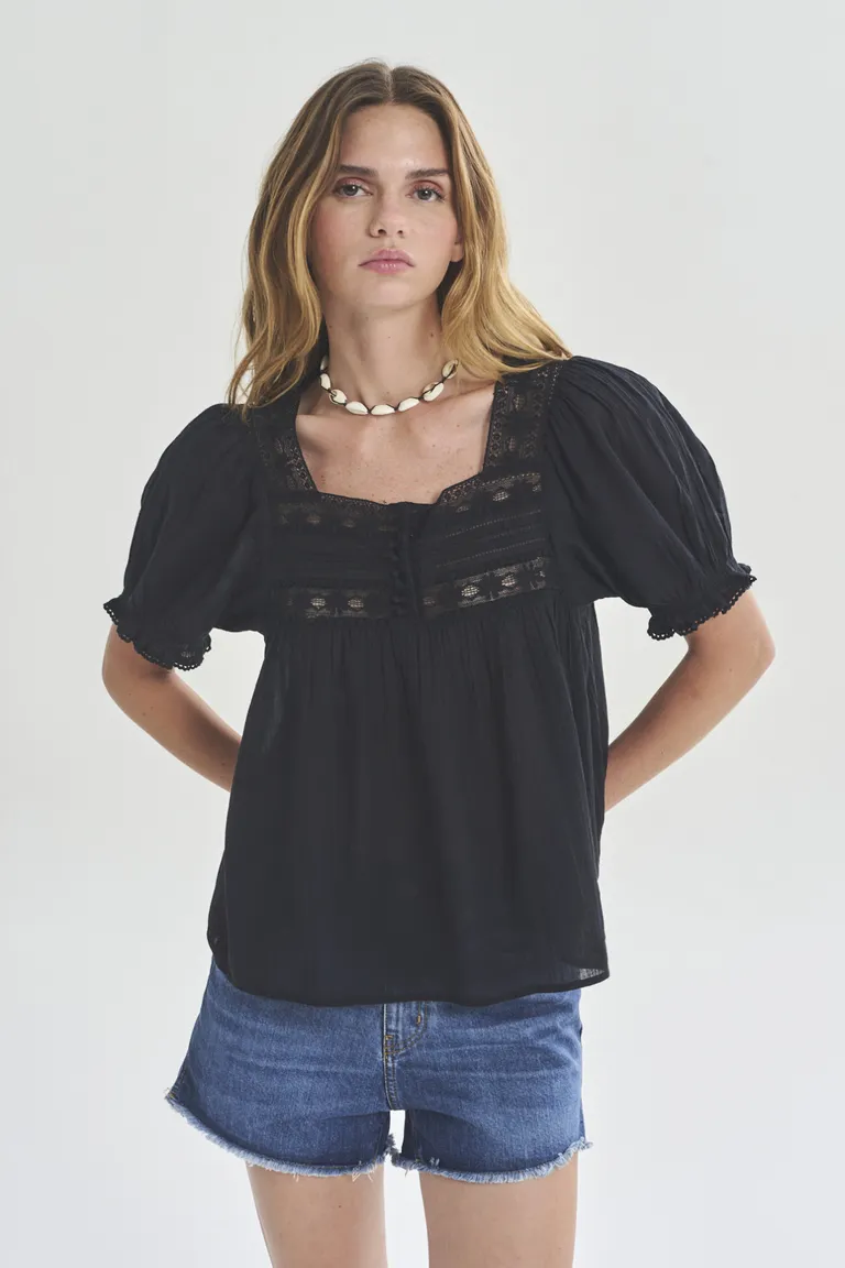 Blusa de corte fluido y diseño femenino de Akiabara en Blusas para argentina