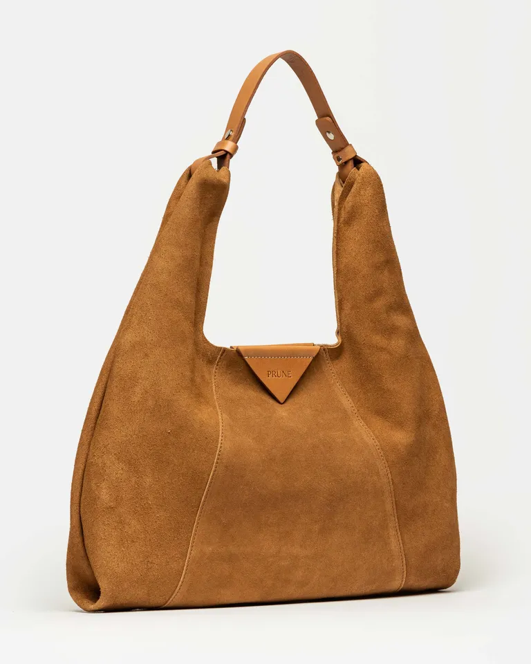 Cartera de hombro en cuero gamuza marrón, diseño simple y elegante para uso diario de Prüne en Bolsos y Carteras para argentina