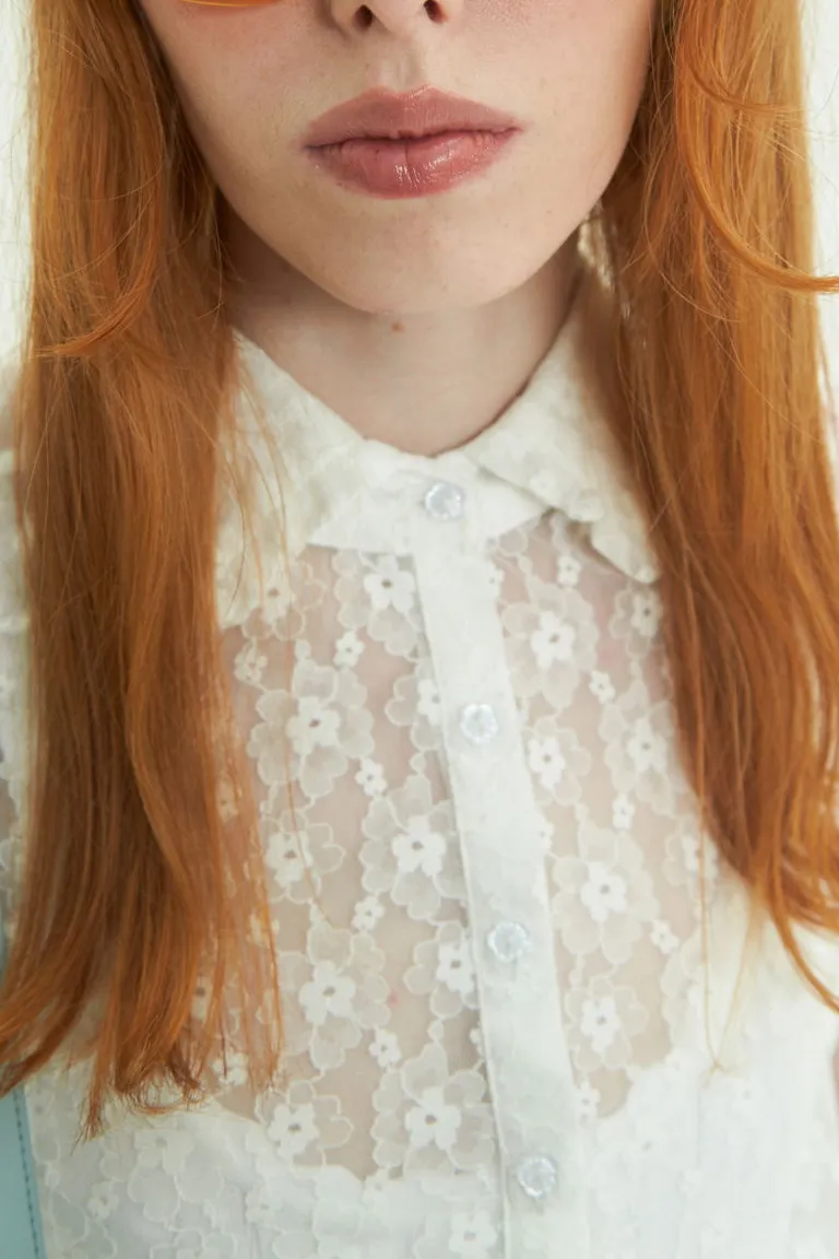 Camisa de encaje de manga corta larga hasta la cadera con volados femeninos de Las Pepas en Camisas para argentina