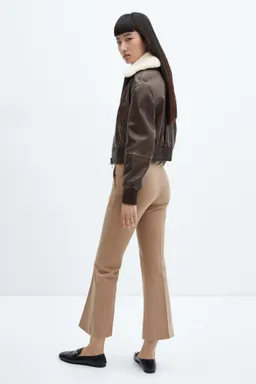 Pantalón acampanado crop de Mango en Pantalones para argentina