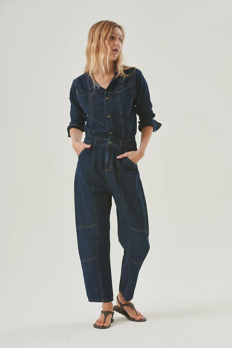 Mono de denim de corte relajado con mangas largas y cierre de botones de Sweet en Monos para argentina