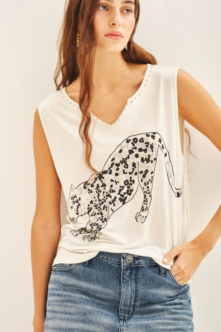 Remera de algodón con estampado frontal y detalles en el escote de Rapsodia en Remeras para argentina