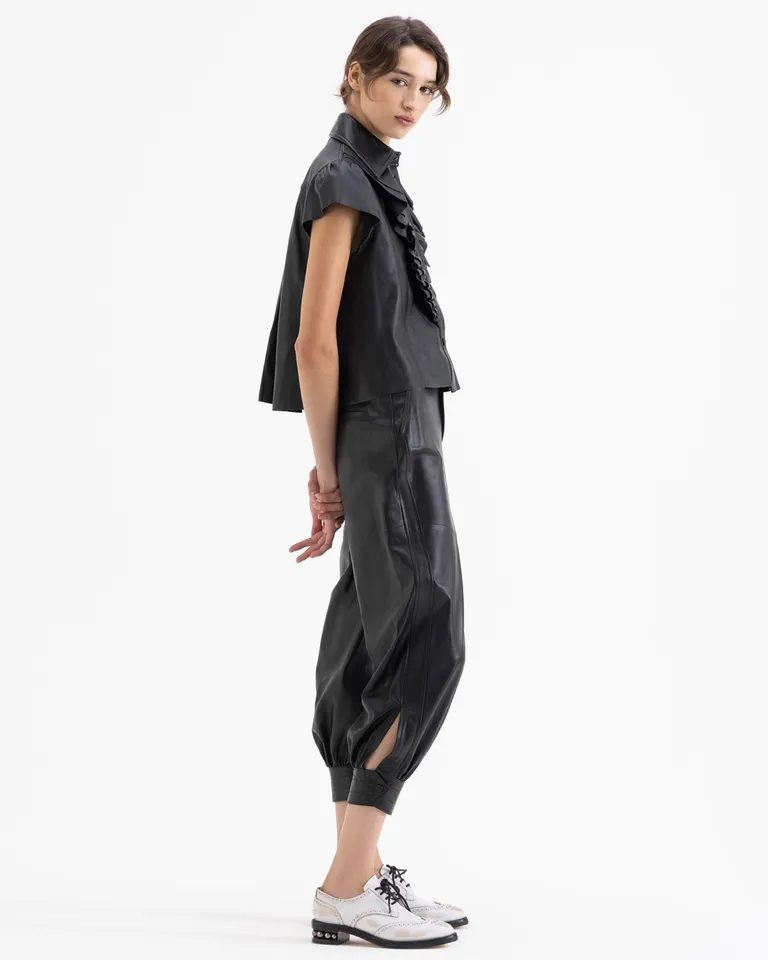 Camisa con volados frontales mangas con volumen y cierre con broches de Jazmin Chebar en Camisas para argentina