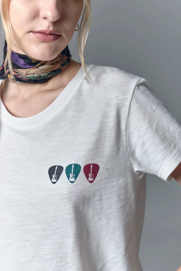 Remera ajustada de algodón con estampa en la espalda y detalles decorativos de Rapsodia en Remeras para argentina