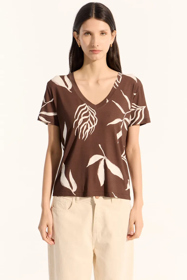 Remera mujer de corte regular con estampado de hojas en color marrón de Portsaid en Remeras para argentina