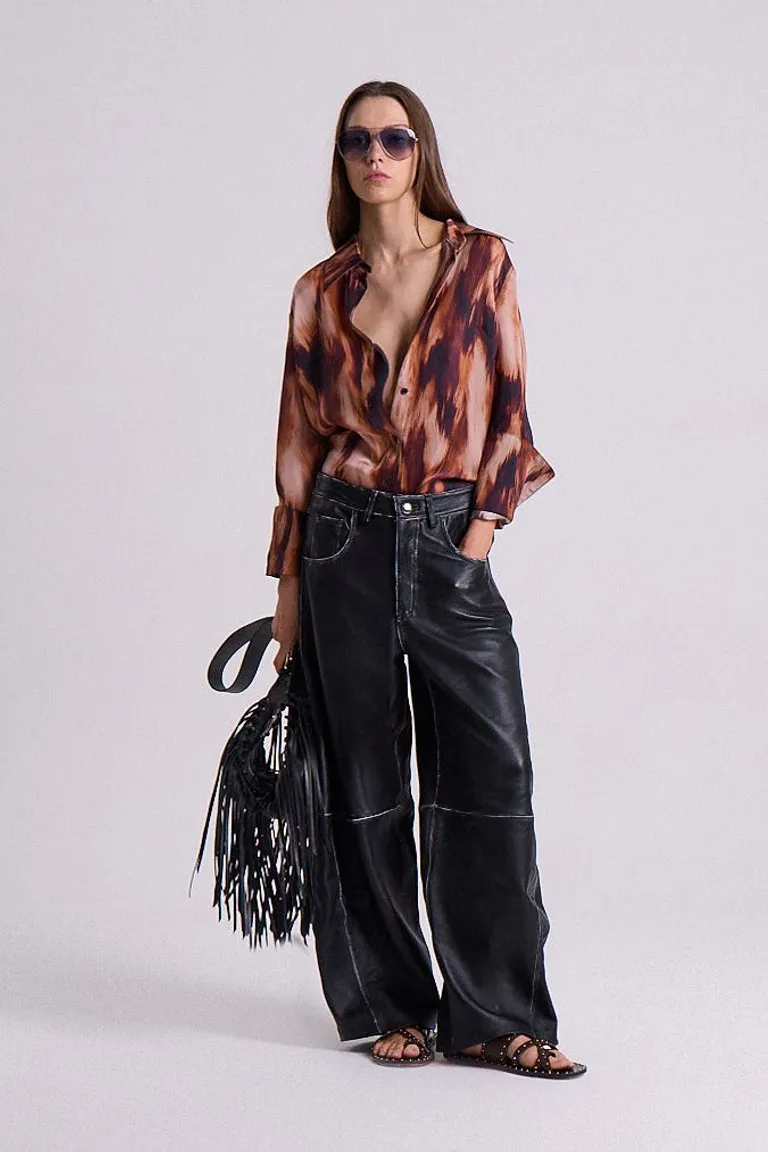 Pantalón de cuero negro, diseño jeanero de tiro medio de Maria Cher en Pantalones para argentina