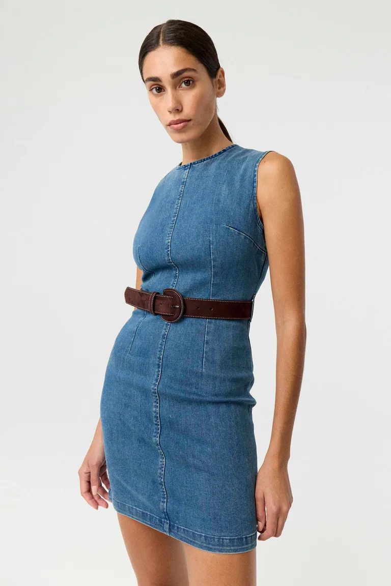 Vestido corto sin mangas de corte entallado con recortes verticales en el delantero de Markova en Vestidos para argentina