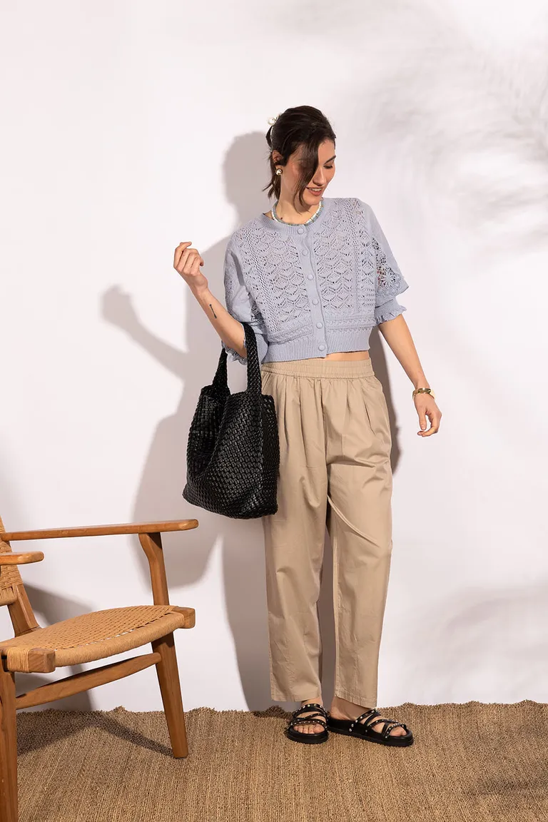 Pantalón holgado beige con bolsillos laterales, un diseño cómodo y elegante de Indiastyle en Pantalones para argentina
