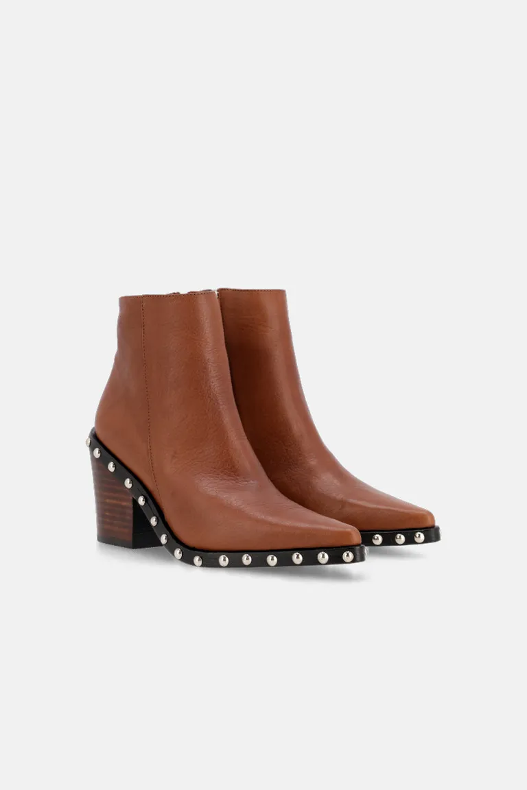 Botas de caña corta con detalles metálicos para un estilo elegante y cómodo de Justaosadia en Botas y Botinetas para argentina