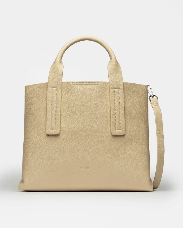 Cartera de mano gaia en efecto cuero graneado con tres divisiones y cierre central de Prüne en Bolsos y Carteras para argentina