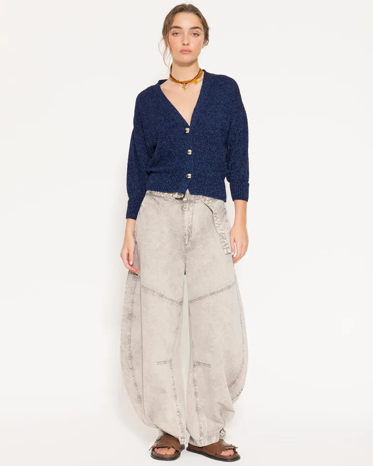 Suéter corto de punto metálico con botones frontales y silueta holgada de Jazmin Chebar en Buzos y Sweaters para argentina