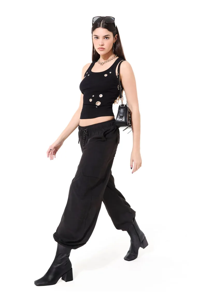 Pantalón cargo negro de cintura elastizada y bolsillos laterales para mujer de 47 Street en Pantalones para argentina