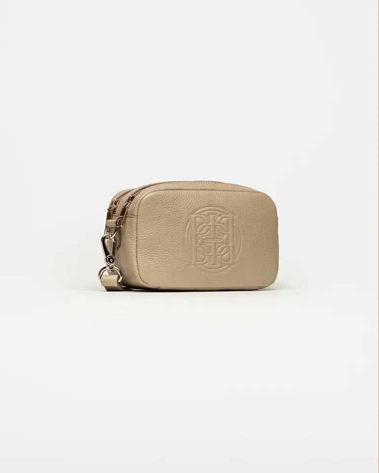 Bolso bandolera de cuero granulado en tono beige para mujer de Prüne en Bolsos y Carteras para argentina