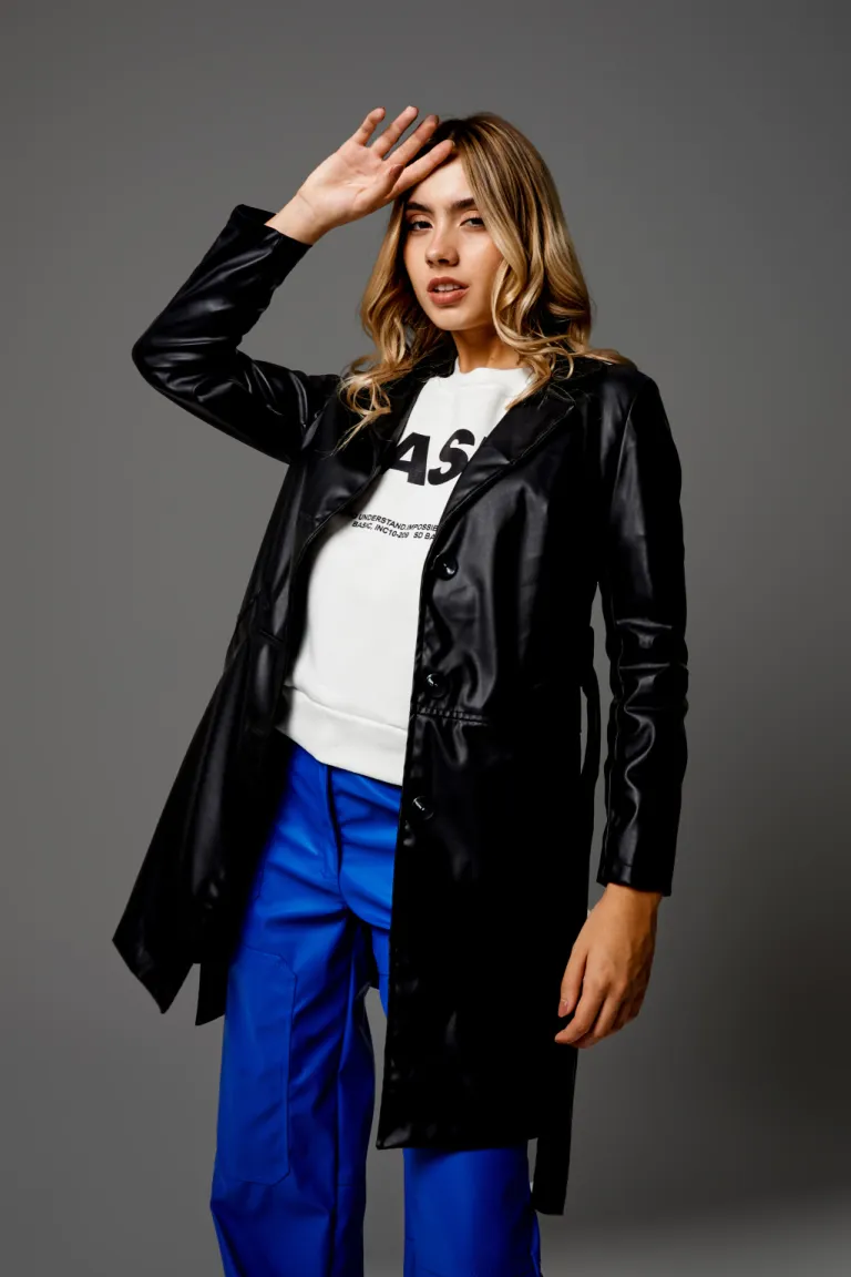 Chaqueta negra de diseño elegante y versátil para mujeres de Apricot en Chaquetas para argentina