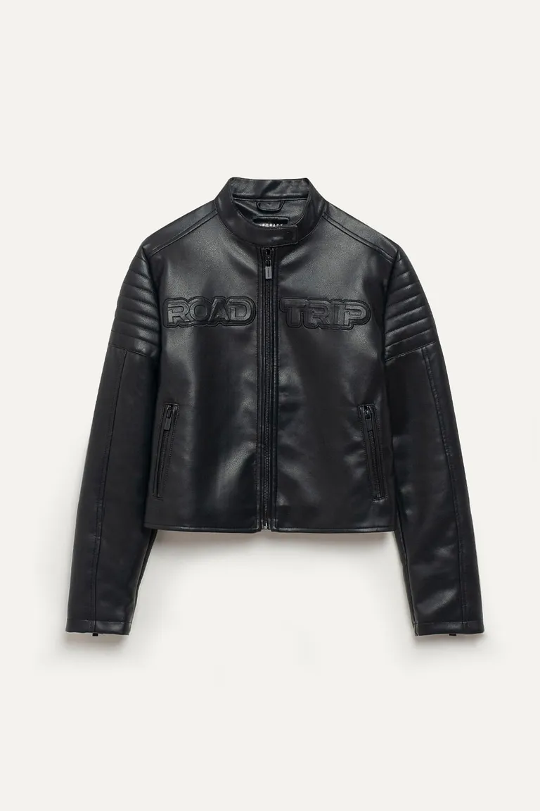 Elegante campera de efecto piel con múltiples bolsillos y cierres metálicos de 47 Street en Chaquetas para argentina