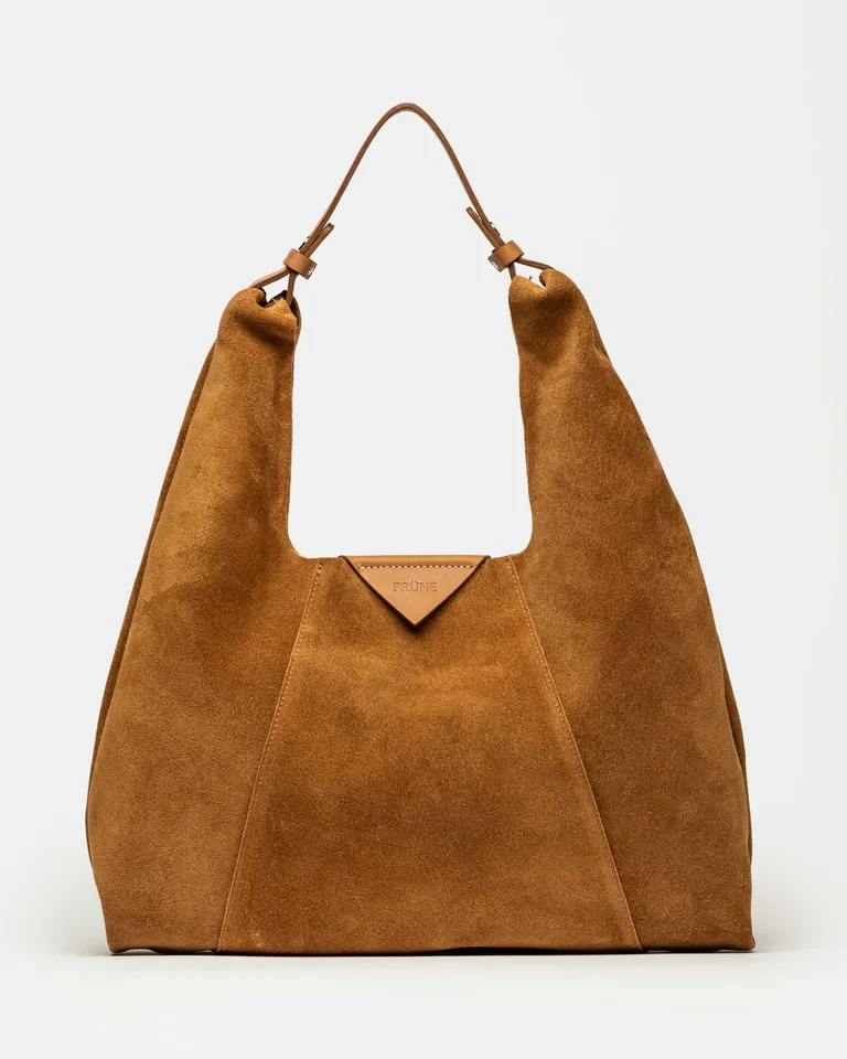 Cartera de hombro de cuero gamuza en color marrón, ideal para uso diario y ocasional de Prüne en Bolsos y Carteras para argentina