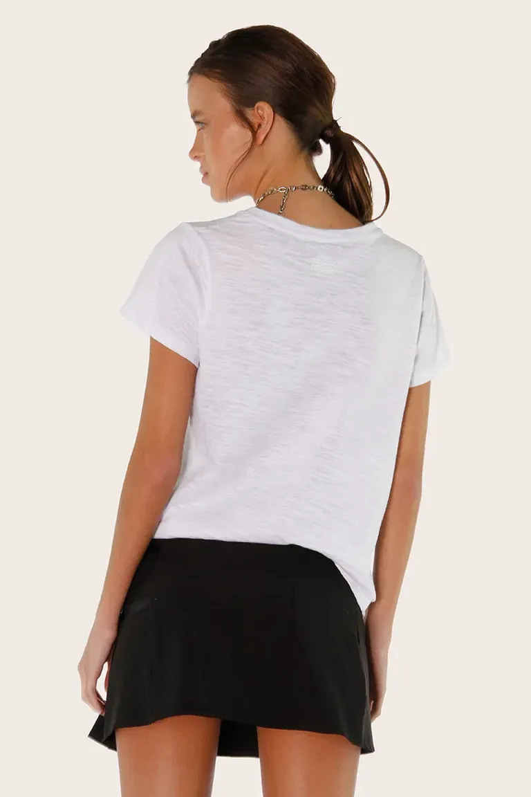 Remera de manga corta de algodón con logo bordado para mujer de Sofia Sarkany en Remeras para argentina