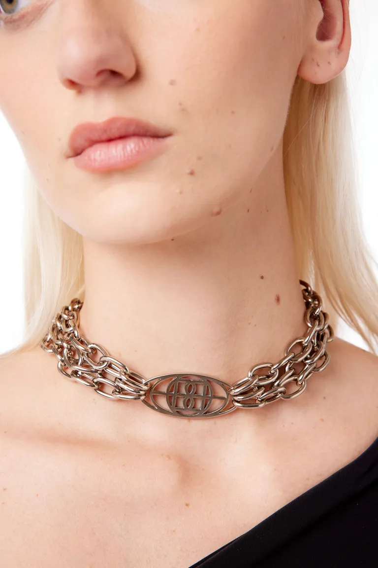 Choker gargantilla con logo worldwide y cierre mosquetón de Black Mamba en Bijouterie para argentina