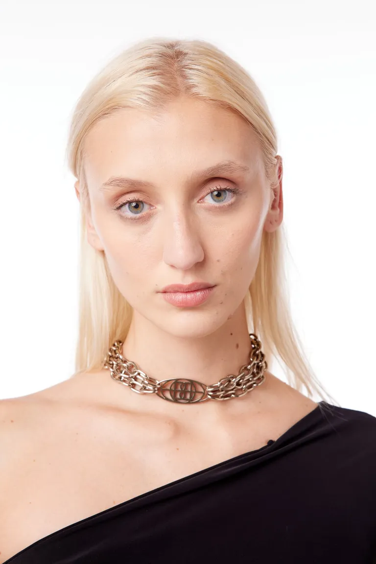 Choker gargantilla con logo worldwide y cierre mosquetón de Black Mamba en Bijouterie para argentina