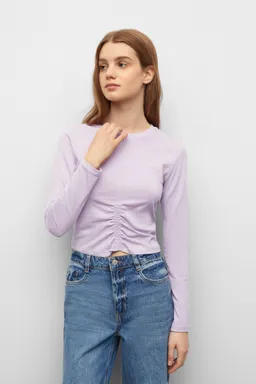 Remera con detalle fruncido de Mango Teen en Remeras para argentina