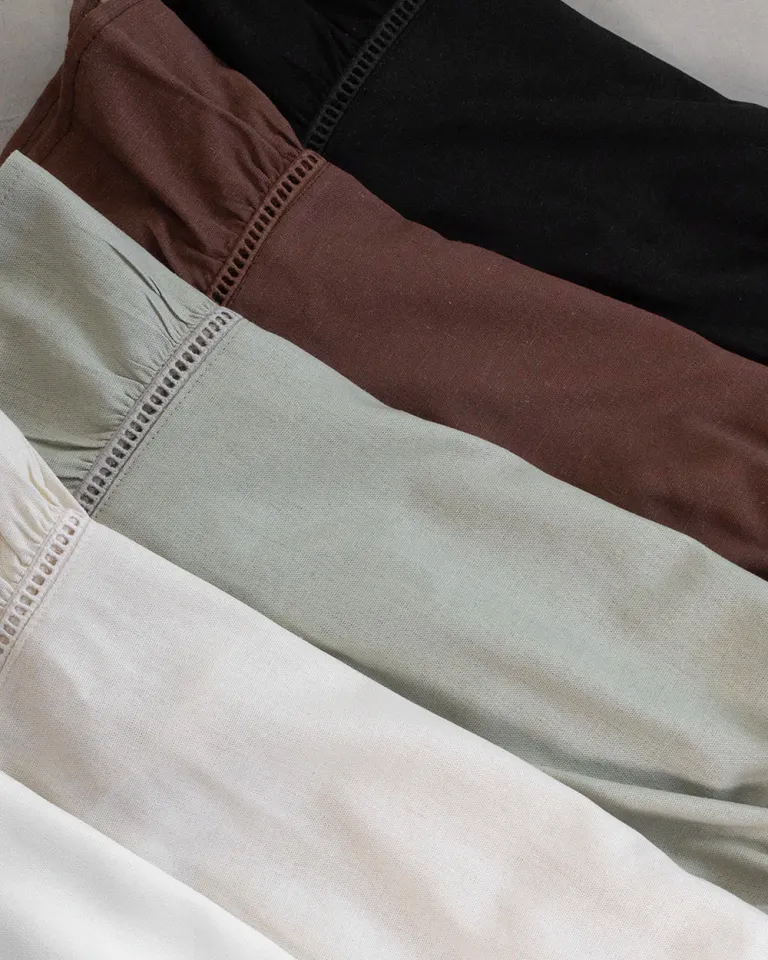 Top de cuello halter con volados en beige para mujer de Sky en Tops para argentina