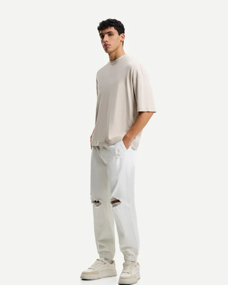 Jeans jogger con roturas de Bershka en Pantalones para argentina