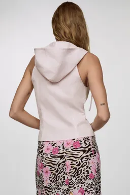 Blusa sin mangas capucha de Mango en Blusas para argentina