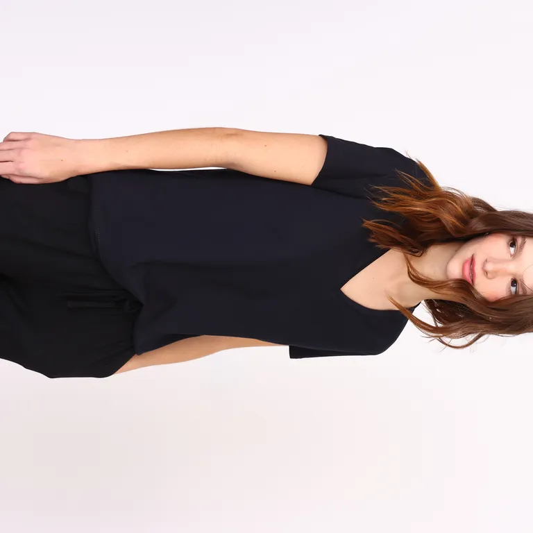 Remera básica de jersey flammé con escote en V y manga corta de Yagmour en Remeras para argentina